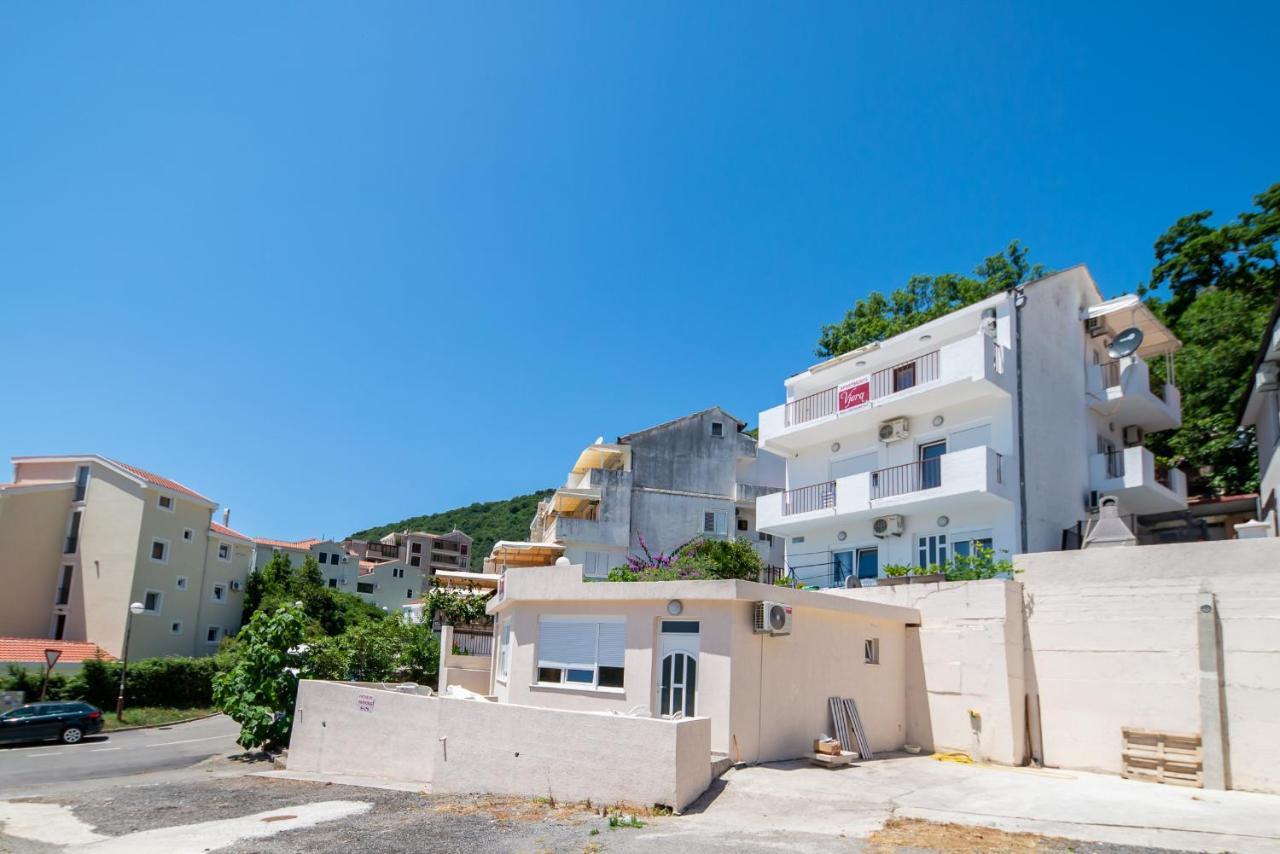 Apartments Vjera Petrovac Exterior foto