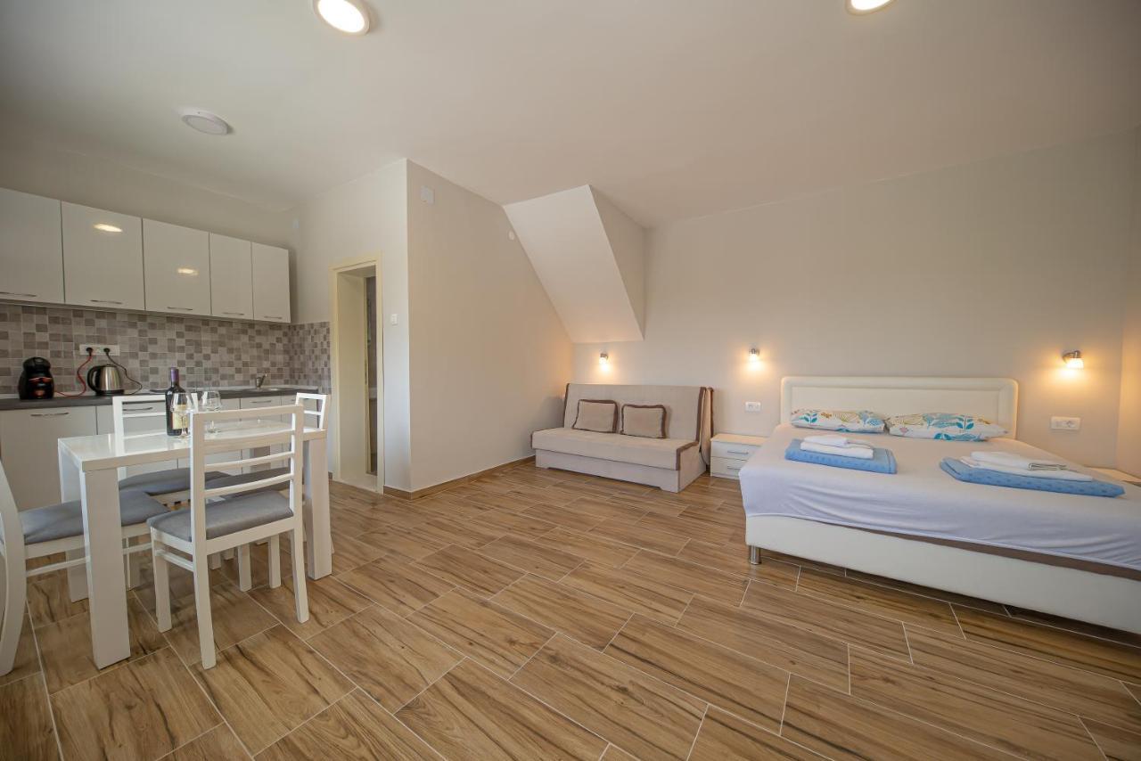 Apartments Vjera Petrovac Exterior foto