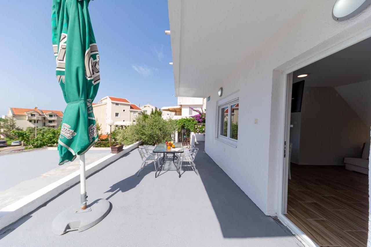 Apartments Vjera Petrovac Exterior foto