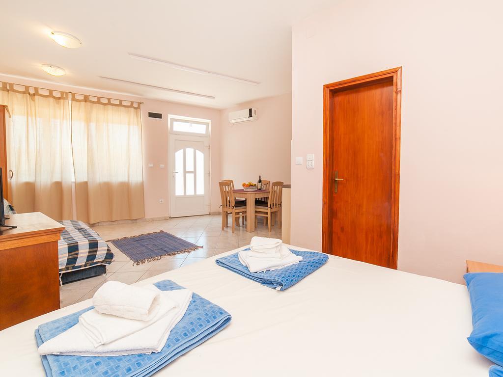 Apartments Vjera Petrovac Exterior foto